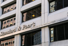 s&p:-Επιβεβαίωσε-την-επενδυτική-βαθμίδα-ΒΒΒ-για-την-Ελλάδα-–-Σταθερές-οι-προοπτικές