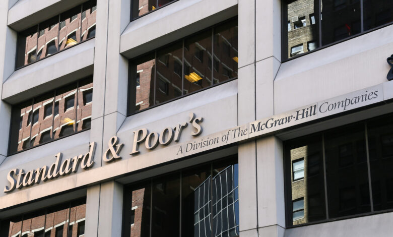 s&p:-Επιβεβαίωσε-την-επενδυτική-βαθμίδα-ΒΒΒ-για-την-Ελλάδα-–-Σταθερές-οι-προοπτικές