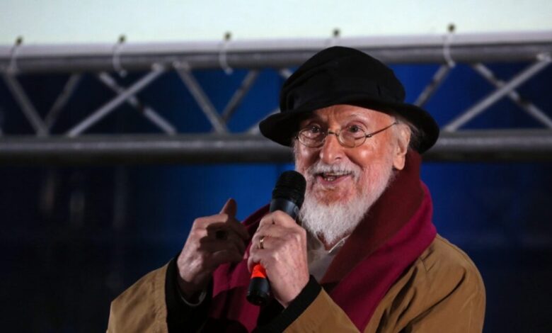 Στο-νοσοκομείο-ο-Διονύσης-Σαββόπουλος