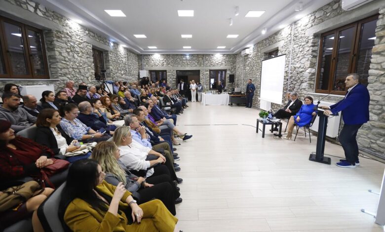 Ελασσόνα:-Με-επιτυχία-το-πρώτο-«Καφέ-της-Επιστήμης»