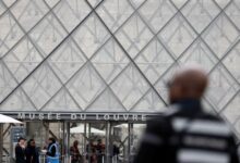 Μουσείο-του-Λούβρου:-Λιγότερο-από-4-λεπτά-έμειναν-μέσα-οι-δράστες-–-Ένας-προσπάθησε-να-βάλει-φωτιά-στη-σκάλα