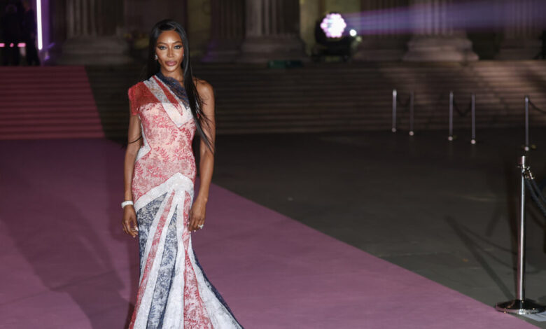 Βρετανικό-Μουσείο:-Τι-είναι-το-«pink-ball»,-το-met-gala-του-Λονδίνου,-που-διοργανώθηκε-στην-αίθουσα-των-Γλυπτών-του-Παρθενώνα