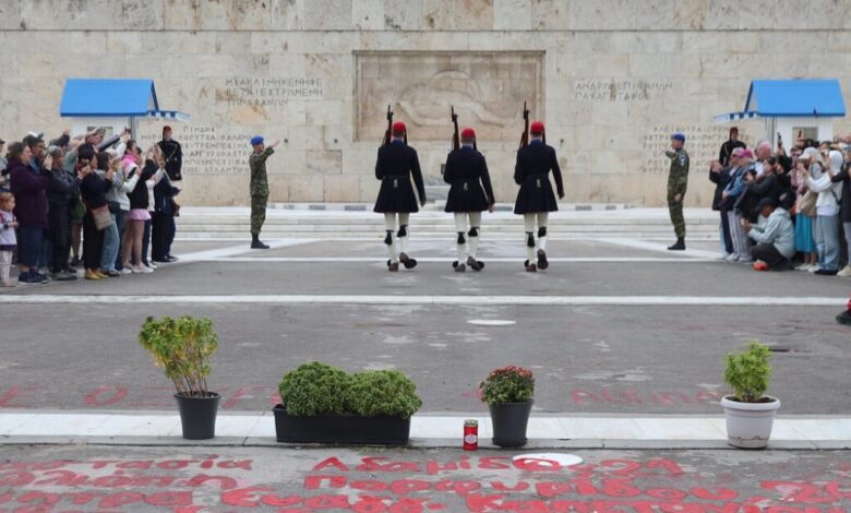 Μνημείο-Άγνωστου-Στρατιώτη:-Ο-καθαρισμός-και-η-συντήρηση-στο-υπουργείο-Εθνικής-Άμυνας-–-Αναλυτικά-η-τροπολογία
