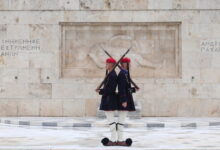 Ιδιωτική-εταιρεία-καθαρισμού-και-φυλάκιση-που-μετατρέπεται-σε-κοινωφελή-εργασία,-προβλέπει-η-ρύθμιση-για-τον-Άγνωστο-Στρατιώτη-^-η-σύγκρουση-κλιμακώνεται-^-σε-Δένδια,-Χρυσοχοίδη-οι-καυτές-πατάτες-^-alert-για-τις-παρελάσεις-λόγω-αγροτών-^-που-θα-ανοίξει-γυ