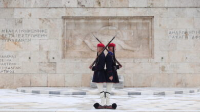 Ιδιωτική-εταιρεία-καθαρισμού-και-φυλάκιση-που-μετατρέπεται-σε-κοινωφελή-εργασία,-προβλέπει-η-ρύθμιση-για-τον-Άγνωστο-Στρατιώτη-^-η-σύγκρουση-κλιμακώνεται-^-σε-Δένδια,-Χρυσοχοίδη-οι-καυτές-πατάτες-^-alert-για-τις-παρελάσεις-λόγω-αγροτών-^-που-θα-ανοίξει-γυ