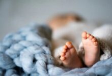 Χαλκίδα:-Γυναίκα-γέννησε-στο-αυτοκίνητο-λίγο-πριν-φτάσει-στο-νοσοκομείο-–-Στο-πλευρό-της-γιατροί-και-νοσηλευτές