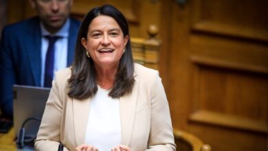 Κεραμέως:-Αν-είχε-ψηφιστεί-πράγματι-«13ωρο»,-όλες-οι-συμβάσεις-εργασίας-θα-έπρεπε-να-είναι-13ωρες