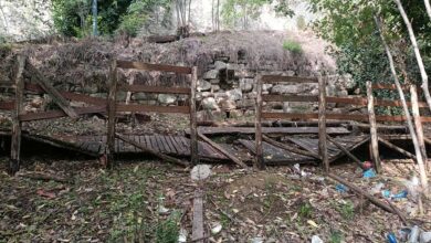 Ο-Μύλος-των-Ξωτικών-λάμπει-–-το-Φρούριο-ρημάζει:-οι-δύο-πλευρές-της-πόλης