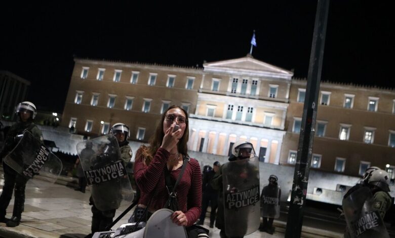 «Σε-τρίτο»-αναθέτει-το-υπουργείο-Άμυνας-την-καθαριότητα-στο-μνημείο-του-Άγνωστου-Στρατιώτη-μετά-την-«πόρτα»-από-τον-Δούκα