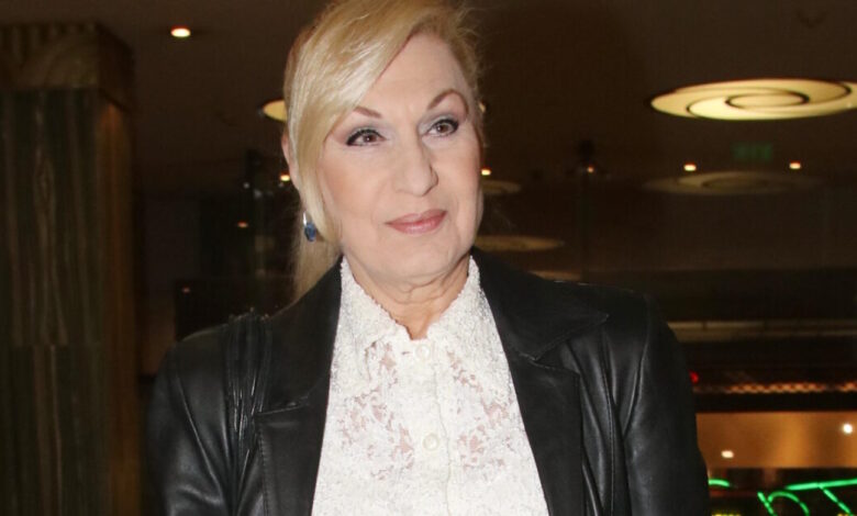 Σόφη-Ζαννίνου:-«Έχω-φάει-κι-εγώ-το-πακέτο-της-πατριαρχίας,-με-πλάκωσε-στα-χαστούκια-έξω-από-μαγαζί»