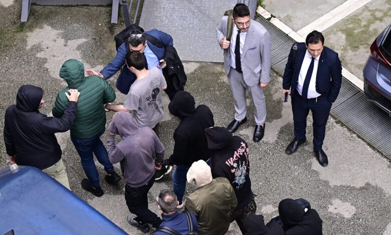 ΟΠΕΚΕΠΕ:-Απολογούνται-σήμερα-12-από-τους-συλληφθέντες-για-το-κύκλωμα-–-Έγκυος-κατηγορούμενη-μεταφέρθηκε-στο-νοσοκομείο