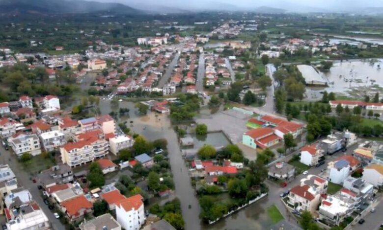 Μεσολόγγι:-Κατέρρευσε-κτίριο-από-την-έντονη-βροχόπτωση-–-Βίντεο-από-drone-αποτυπώνει-το-μέγεθος-της-ζημιάς