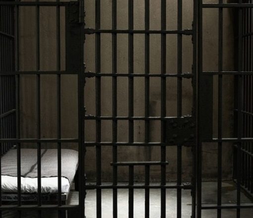 Προφυλακιστέος-ο-18χρονος-για-τη-δολοφονία-της-μητέρας-του-στα-Τρίκαλα
