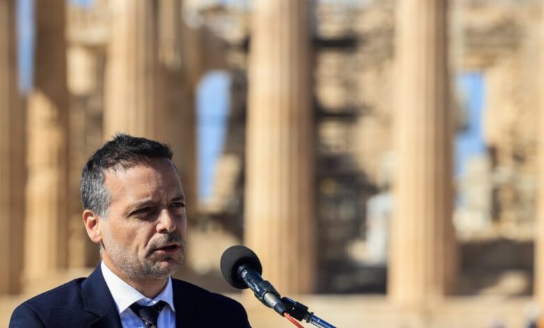 «Πόρτα»-Δούκα-στον-Δένδια-για-το-μνημείο-του-Άγνωστου-Στρατιώτη:-«Καλή-τους-τύχη»