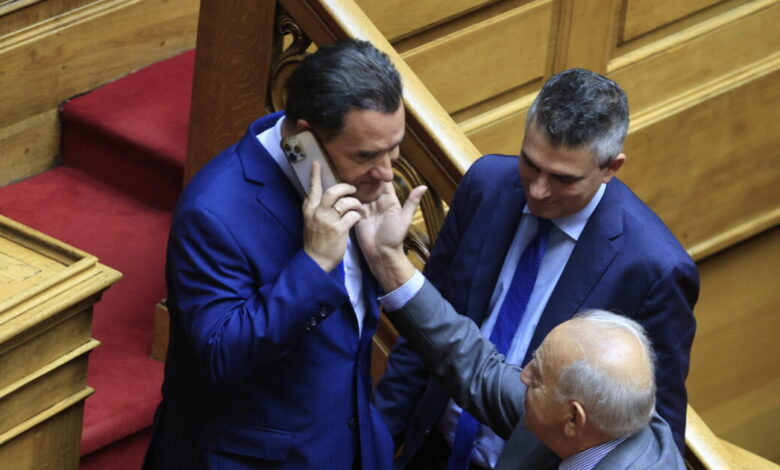 «Μπηχτές»-Άδωνι-σε-Δένδια:-«Δεν-θα-υπερασπιζόμουν-δική-μου-τροπολογία-μόνο-αν-ήμουν-σε-κώμα-και-είχα-απώλεια-συνείδησης»
