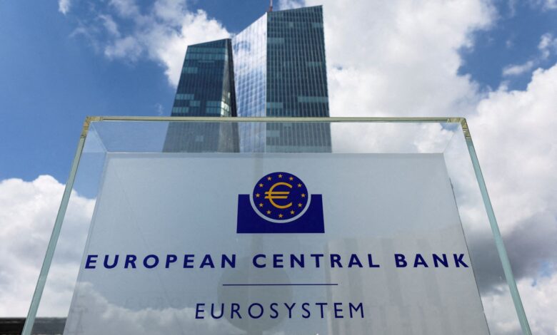 Σε-διαφορετική-κατεύθυνση-η-ΕΚΤ-και-η-fed-για-τα-επιτόκια