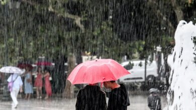 Καιρός:-Έρχεται-24ωρη-κακοκαιρία-με-καταιγίδες,-ισχυρούς-ανέμους-αλλά-και-30αρια-–-Με-ήλιο-και-ζέστη-οι-παρελάσεις-της-28ης-Οκτωβρίου