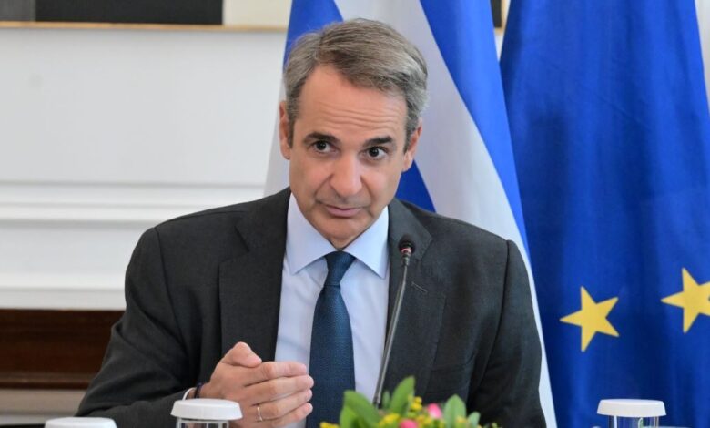 Κυριάκος-Μητσοτάκης:-Το-μήνυμα-του-πρωθυπουργού,-η-αλλαγή-στρατηγικής-για-τον-ΟΠΕΚΕΠΕ-και-οι-αγρότες-που-«ζεσταίνουν»-τα-τρακτέρ