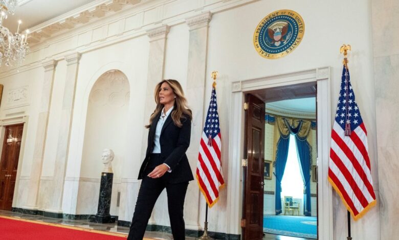 Αποστάσεις-Μελάνια-μετά-την-κατεδάφιση-της-ανατολικής-πτέρυγας-του-Λευκού-Οίκου-από-τον-Τραμπ-–-«Δεν-είναι-δικό-μου-πρότζεκτ»