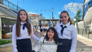 Συγκινητική-στιγμή-στις-Θεσπιές-–-Η-πρώτη-παρέλαση-της-μικρής-Αλεξίας-μετά-τον-τραυματισμό-της-από-αδέσποτη-σφαίρα