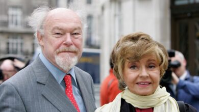 Προυνέλα-Σκέιλς:-Η-ζωή-και-η-καριέρα-της-αξέχαστης-Σίμπιλ-του-«fawlty-towers»-και-ο-μεγάλος-έρωτας-με-τον-Τίμοθι-Γουέστ