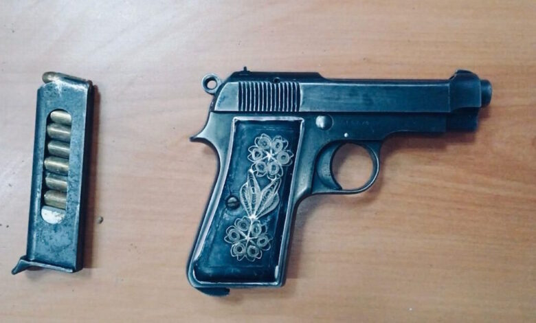 Φυλακές-Κορυδαλλού:-Το-πιστόλι-με-τον-γεμιστήρα-και-τις-8-σφαίρες-που-βρέθηκε-θαμμένο-στο-προαύλιο