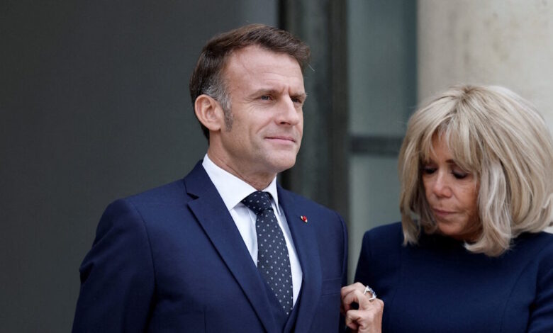 Μπριζίτ-Μακρόν:-Ποινές-φυλάκισης-και-πρόστιμα-για-σεξιστικό-διαδικτυακό-bullying-εναντίον-της-–-«Είναι-συντετριμμένη»-κατέθεσε-η-κόρη-της