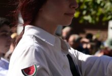 Μαθήτρια-στην-παρέλαση-για-την-28η-Οκτωβρίου-στην-Αθήνα-εμφανίστηκε-με-καρπουζάκι-υπέρ-της-Παλαιστίνης