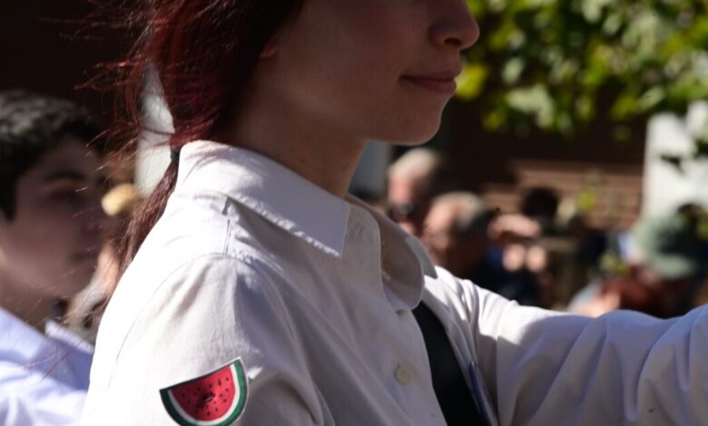 Μαθήτρια-στην-παρέλαση-για-την-28η-Οκτωβρίου-στην-Αθήνα-εμφανίστηκε-με-καρπουζάκι-υπέρ-της-Παλαιστίνης