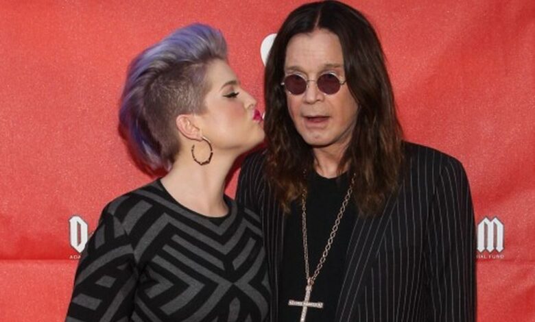 Κέλι-Όζμπορν:-Τα-πρώτα-της-γενέθλια-χωρίς-τον-πατέρα-της-Όζι-Όζμπορν-–-Οι-συγκινητικές-χειρόγραφες-κάρτες-του