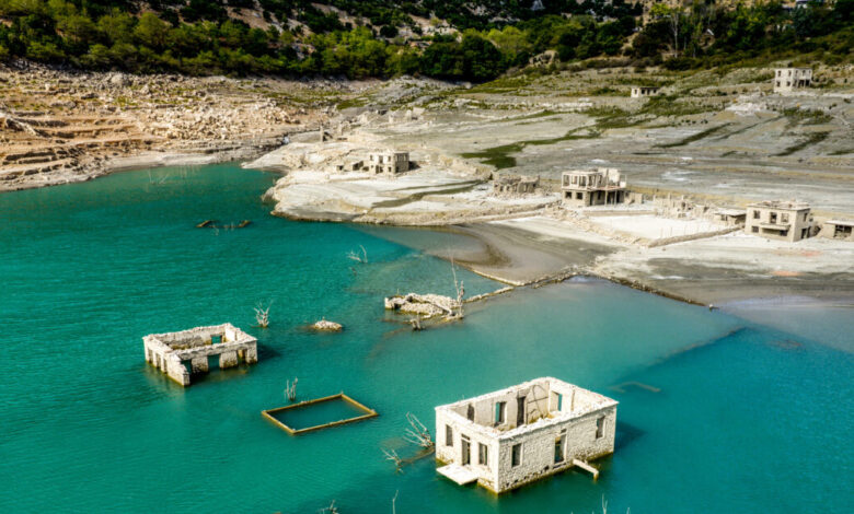 Λειψυδρία:-Στερεύει-ο-Μόρνος-–-Μειωμένη-κατά-44%-η-έκταση-της-λίμνης-–-Έρχονται-έκτακτα-μέτρα