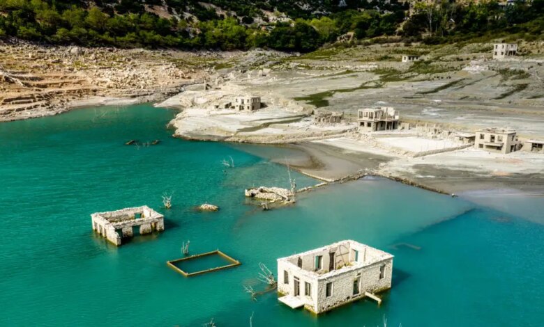 Λειψυδρία:-Στερεύει-ο-Μόρνος-–-Μειωμένη-κατά-44%-η-έκταση-της-λίμνης-–-Έρχονται-έκτακτα-μέτρα