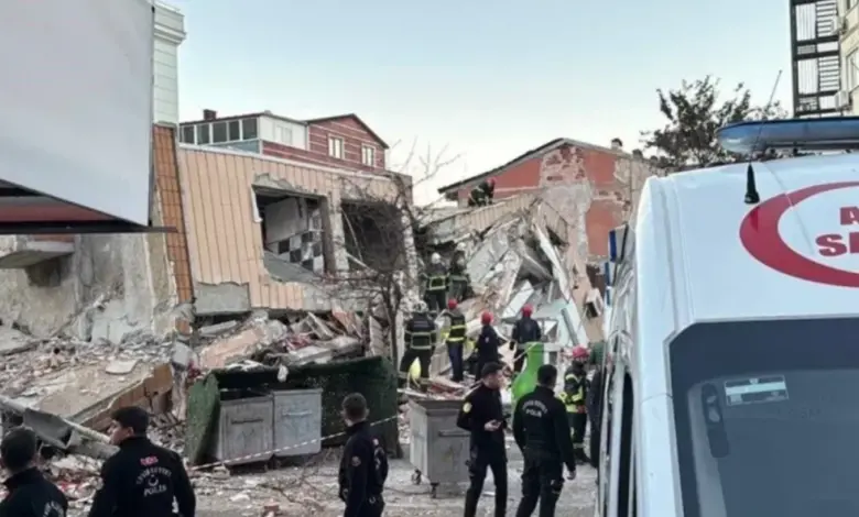 Τουρκία:-Κατάρρευση-εξαώροφου-κτιρίου-στην-πόλη-Γκέμπζε-Φόβοι-για-παγιδευμένους-στα-συντρίμμια