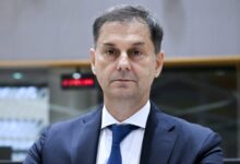 Εμπρηστική-επίθεση-στο-γραφείο-του-Χάρη-Θεοχάρη-–-Καταδίκη-από-τη-ΝΔ-και-τον-Κώστα-Σκρέκα