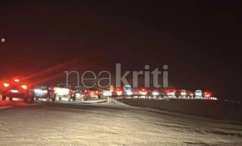 Κυκλοφοριακό-χάος-και-ουρές-χιλιομέτρων-στον-ΒΟΑΚ-από-το-μπλόκο-των-αγροτών