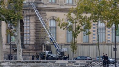 Σεσημασμένοι-οι-δύο-συλληφθέντες-για-την-επική-ληστεία-στο-Μουσείο-του-Λούβρου