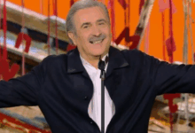 Αλ-Τσαντίρι-Νιουζ:-Ο-Λάκης-Λαζόπουλος-επέστρεψε-στην-τηλεόραση-τραγουδώντας-Διονύση-Σαββόπουλο-–-Καλεσμένος-ο-Απόστολος-Γκλέτσος