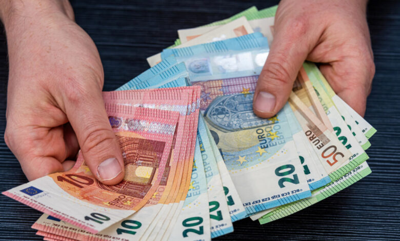 ΟΠΕΚΑ:-Την-Παρασκευή-η-καταβολή-των-επιδομάτων-για-τον-Οκτώβριο-–-Οι-δικαιούχοι