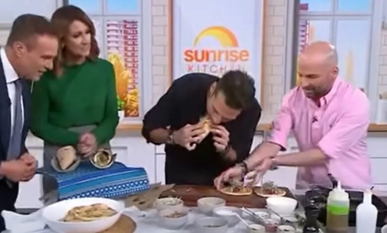 Ο-Κωνσταντίνος-Αργυρός-δοκίμασε-σουβλάκι-από-καγκουρό-σε-πρωινή-εκπομπή-της-Αυστραλίας