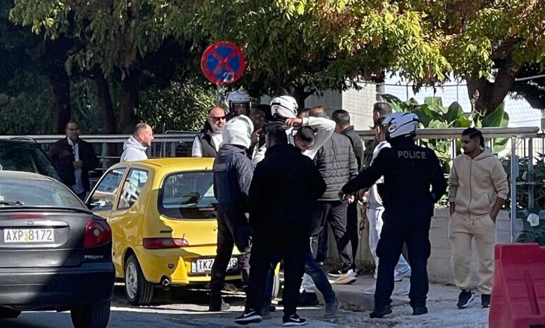 Συμπλοκή-στα-Δικαστήρια-Τρικάλων-–-Επέμβαση-της-ΔΙΑΣ,-«θεατές»-το-διασκέδαζαν