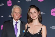 Κάθριν-Ζέτα-Τζόουνς:-Η-κόρη-της-φόρεσε-το-20-ετών-vintage-φόρεμα-της-μητέρας-της-σε-γκαλά-στη-Νέα-Υόρκη