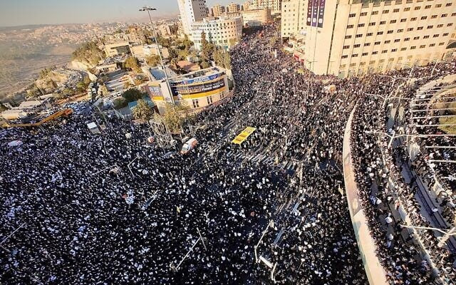 Μαζική-διαμαρτυρία-Υπερορθόδοξων-στην-Ιερουσαλήμ-ενάντια-στη-στρατιωτική-θητεία