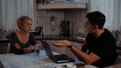 Γη-της-ελιάς-–-επόμενο-επεισόδιο:-Ο-Μανώλης-δολοφονεί-έναν-άντρα-που-κακοποιεί-τη-γυναίκα-του