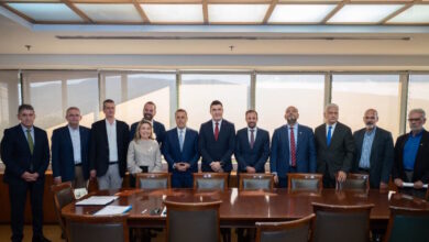 h-coca-cola-Τρία-Έψιλον-αναλαμβάνει-την-αποκατάσταση-των-πυρόπληκτων-περιοχών-στην-Αχαΐα-με-δωρεά-e1-εκατ.-από-το-Ίδρυμα-coca-cola-hbc