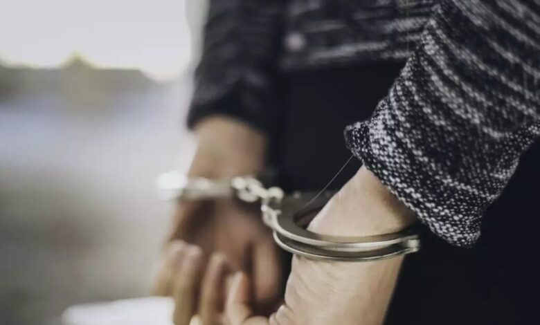 Ηγουμενίτσα:-Χειροπέδες-σε-μαθητές-και-καθηγήτρια-μετά-από-άγρια-συμπλοκή-ανηλίκων-σε-Λύκειο-της-πόλης