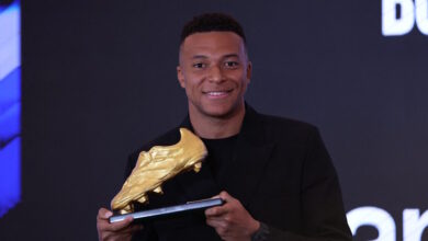 Ο-Κιλιάν-Εμπαπέ-της-Ρεάλ-Μαδρίτης-παρέλαβε-το-«Χρυσό-Παπούτσι»,-ως-πρώτος-σκόρερ-στην-Ευρώπη-την-περσινή-σεζόν