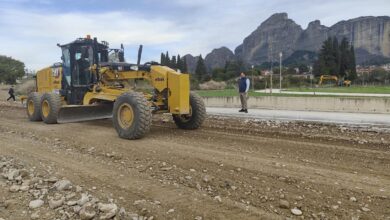 Δήμος-Μετεώρων:-Πέφτει-άσφαλτος-στον-δρόμο-προς-το-Δημοτικό-Πάρκο-Καλαμπάκας-«Χρ.-Σινάνης»