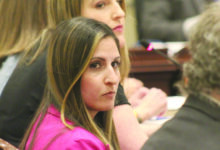 ΗΠΑ:-Κάμερες-στο-κρεβάτι-πρώην-συνεργάτιδάς-της-φέρεται-να-τοποθέτησε-γερουσιάστρια-του-Μέριλαντ