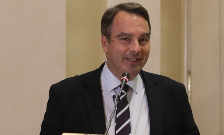 Ο-βουλευτής-Θανάσης-Παπαθανάσης-έπεσε-θύμα-απάτης-με-ψεύτικο-προφίλ-στο-facebook-–-«Προσοχή,-μη-δώσετε-χρήματα»