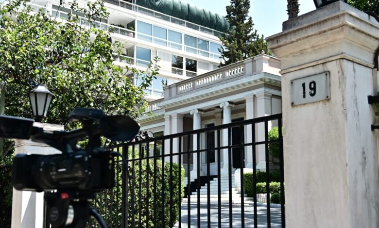 Η-ΝΔ-«σηκώνει-μανίκια»-και-δίνει-μάχη-για-τους-αναποφάσιστους-και-την-αυτοδυναμία:-Νέες-εισηγήσεις-για-αλλαγή-του-εκλογικού-νόμου